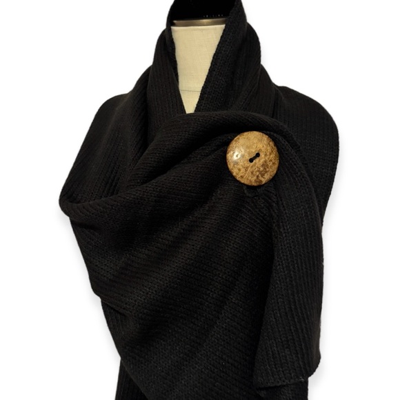 Knit Wrap Shawl with Wooden Buttons Black or White NWT - Picture 6 of 8